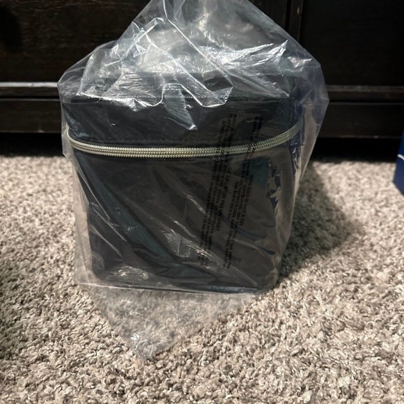 Victoria’s Secret make up bag brand new travel size! W/bag inside! - Picture 2 of 8